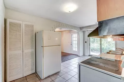 Kitchen - 129 Rosetta Ct, Springdale, OH 45246 photo 2 of 7