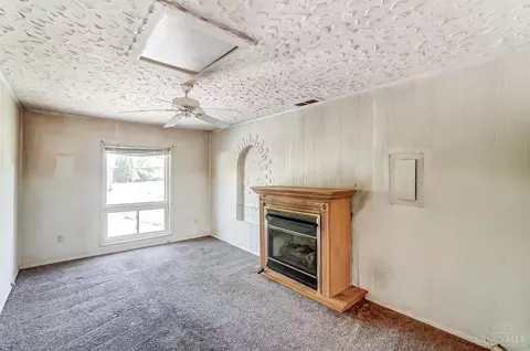 Living - 129 Rosetta Ct, Springdale, OH 45246 photo 5 of 5