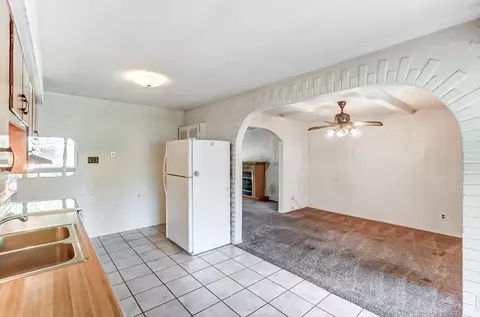 Kitchen - 129 Rosetta Ct, Springdale, OH 45246 photo 5 of 7