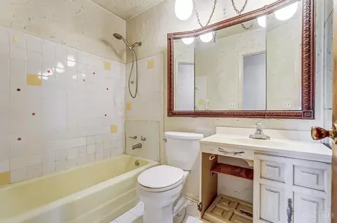 Bath - 129 Rosetta Ct, Springdale, OH 45246 photo 1 of 3