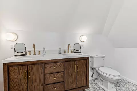 Bath - 3311 Hildreth Ave, Cincinnati, OH 45211 photo 3 of 4