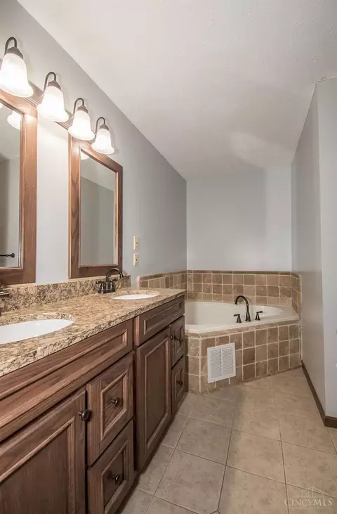 Bath - 2714 Cedar Trce, Batavia, OH 45103 photo 1 of 5