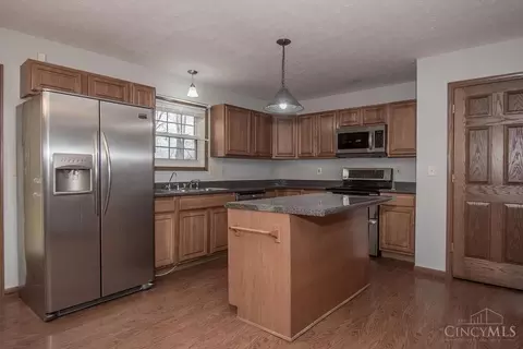 Kitchen - 2714 Cedar Trce, Batavia, OH 45103 photo 2 of 3