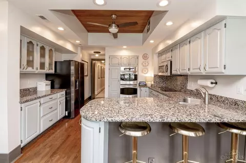 Kitchen - 3905 Leyman Dr, Cincinnati, OH 45229 photo 5 of 7
