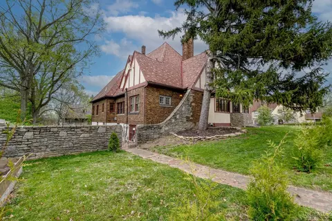 Exterior - 3905 Leyman Dr, Cincinnati, OH 45229 photo 10 of 13