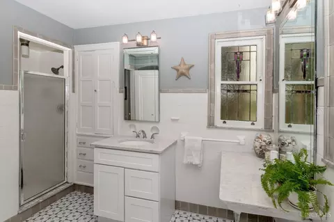 Bath - 3905 Leyman Dr, Cincinnati, OH 45229 photo 3 of 9