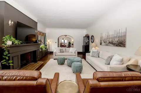 Living - 3905 Leyman Dr, Cincinnati, OH 45229 photo 4 of 10
