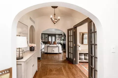 Entry Way - 3905 Leyman Dr, Cincinnati, OH 45229 photo 4 of 8