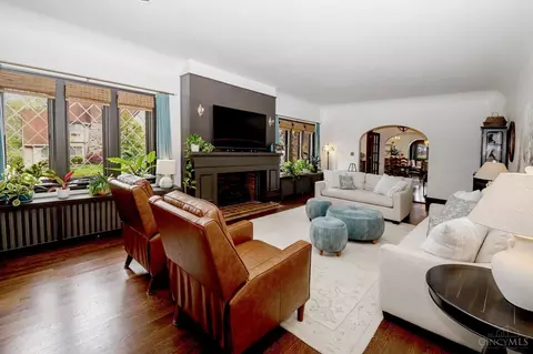 Living - 3905 Leyman Dr, Cincinnati, OH 45229 photo 3 of 10