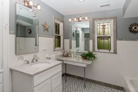 Bath - 3905 Leyman Dr, Cincinnati, OH 45229 photo 4 of 9