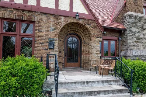 Exterior - 3905 Leyman Dr, Cincinnati, OH 45229 photo 3 of 13