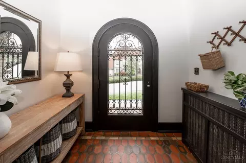 Entry Way - 3905 Leyman Dr, Cincinnati, OH 45229 photo 1 of 8