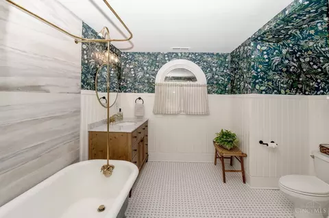 Bath - 3905 Leyman Dr, Cincinnati, OH 45229 photo 6 of 9