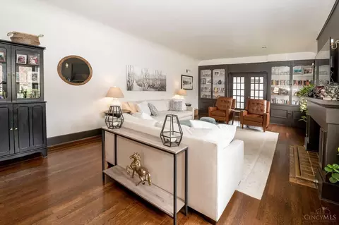 Living - 3905 Leyman Dr, Cincinnati, OH 45229 photo 5 of 10
