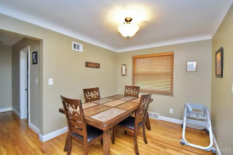 Dining - 1043 Galbraith Rd, Cincinnati, OH 45231 photo 1 of 3