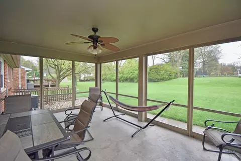 Exterior - 1043 Galbraith Rd, Cincinnati, OH 45231 photo 4 of 6