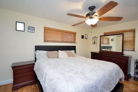 Bedroom - 1043 Galbraith Rd, Cincinnati, OH 45231 photo 1 of 7