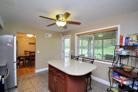 Kitchen - 1043 Galbraith Rd, Cincinnati, OH 45231 photo 4 of 4