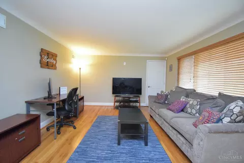 Living - 1043 Galbraith Rd, Cincinnati, OH 45231 photo 3 of 5