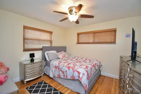 Bedroom - 1043 Galbraith Rd, Cincinnati, OH 45231 photo 3 of 7