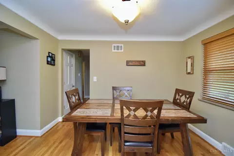 Dining - 1043 Galbraith Rd, Cincinnati, OH 45231 photo 2 of 3