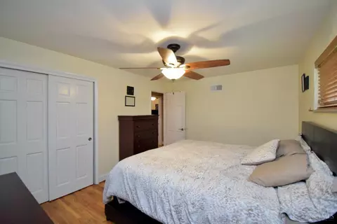 Bedroom - 1043 Galbraith Rd, Cincinnati, OH 45231 photo 2 of 7