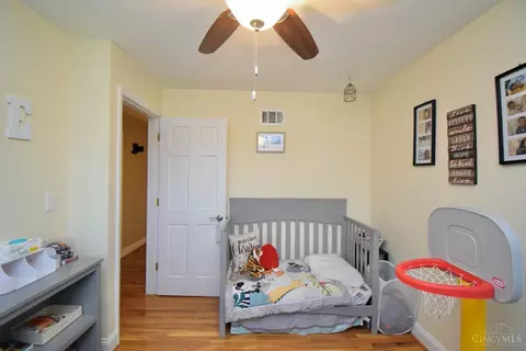 Bedroom - 1043 Galbraith Rd, Cincinnati, OH 45231 photo 6 of 7