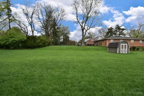 Exterior - 1043 Galbraith Rd, Cincinnati, OH 45231 photo 5 of 6