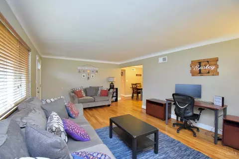 Living - 1043 Galbraith Rd, Cincinnati, OH 45231 photo 2 of 5