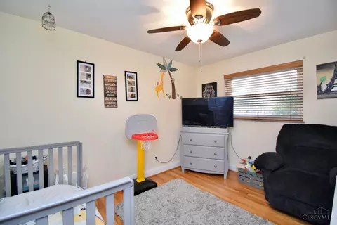 Bedroom - 1043 Galbraith Rd, Cincinnati, OH 45231 photo 5 of 7