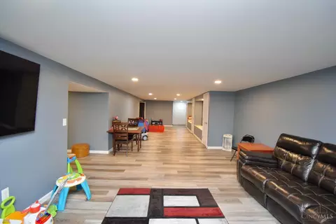 Living - 1043 Galbraith Rd, Cincinnati, OH 45231 photo 5 of 5