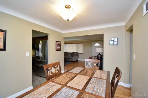 Dining - 1043 Galbraith Rd, Cincinnati, OH 45231 photo 3 of 3