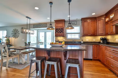Kitchen - 7233 Eaglestone Ct, Liberty Township, OH 45044 photo 2 of 5