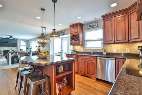 Kitchen - 7233 Eaglestone Ct, Liberty Township, OH 45044 photo 4 of 5