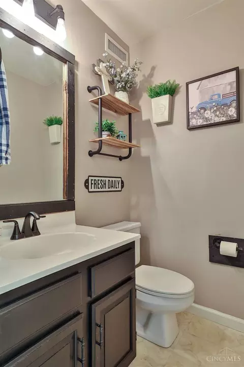 Bath - 7233 Eaglestone Ct, Liberty Township, OH 45044 photo 3 of 5