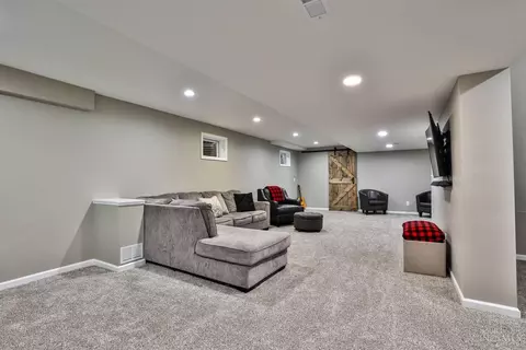 Living - 7233 Eaglestone Ct, Liberty Township, OH 45044 photo 3 of 6