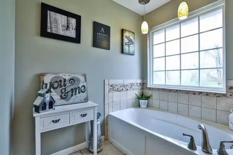 Bath - 7233 Eaglestone Ct, Liberty Township, OH 45044 photo 5 of 5