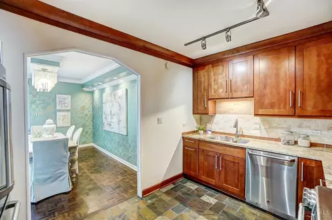 Kitchen - 2401 Ingleside Ave #3E, Cincinnati, OH 45206 photo 2 of 5