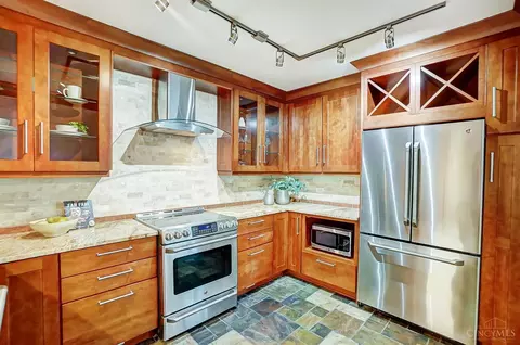 Kitchen - 2401 Ingleside Ave #3E, Cincinnati, OH 45206 photo 4 of 5