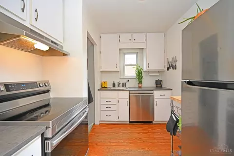 Kitchen - 6990 Grace Ave, Mariemont, OH 45227 photo 2 of 6