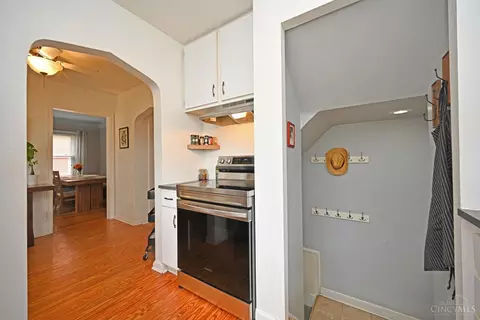 Kitchen - 6990 Grace Ave, Mariemont, OH 45227 photo 5 of 6