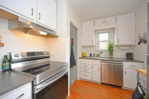 Kitchen - 6990 Grace Ave, Mariemont, OH 45227 photo 3 of 6