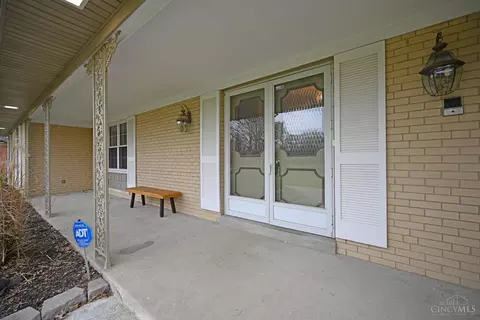Exterior - 525 Riddle Rd, Cincinnati, OH 45231 photo 4 of 14