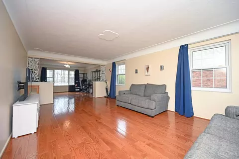 Living - 525 Riddle Rd, Cincinnati, OH 45231 photo 1 of 8