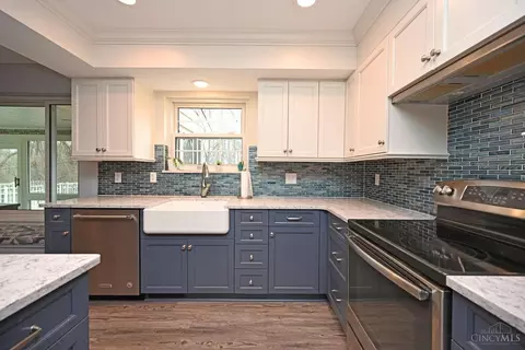 Kitchen - 525 Riddle Rd, Cincinnati, OH 45231 photo 4 of 7