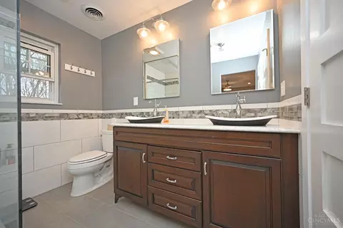 Bath - 525 Riddle Rd, Cincinnati, OH 45231 photo 1 of 4
