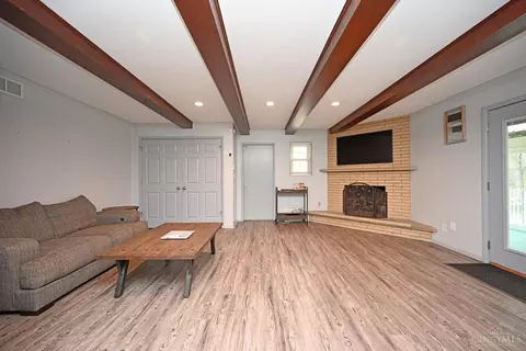 Living - 525 Riddle Rd, Cincinnati, OH 45231 photo 4 of 8