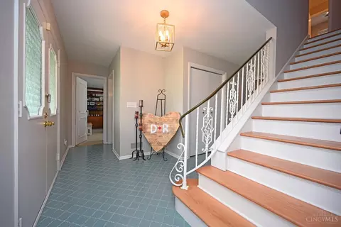 Entry Way - 525 Riddle Rd, Cincinnati, OH 45231 photo 1 of 3