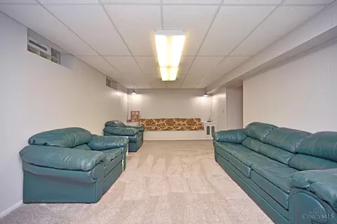 Living - 525 Riddle Rd, Cincinnati, OH 45231 photo 8 of 8