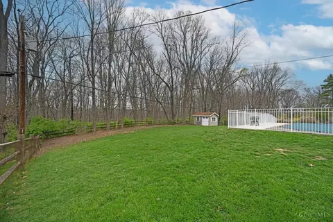 Exterior - 525 Riddle Rd, Cincinnati, OH 45231 photo 10 of 14